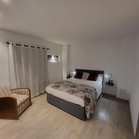 Turistic Girona - Piso De 1, 2 O 3 Habitaciones Exterior photo