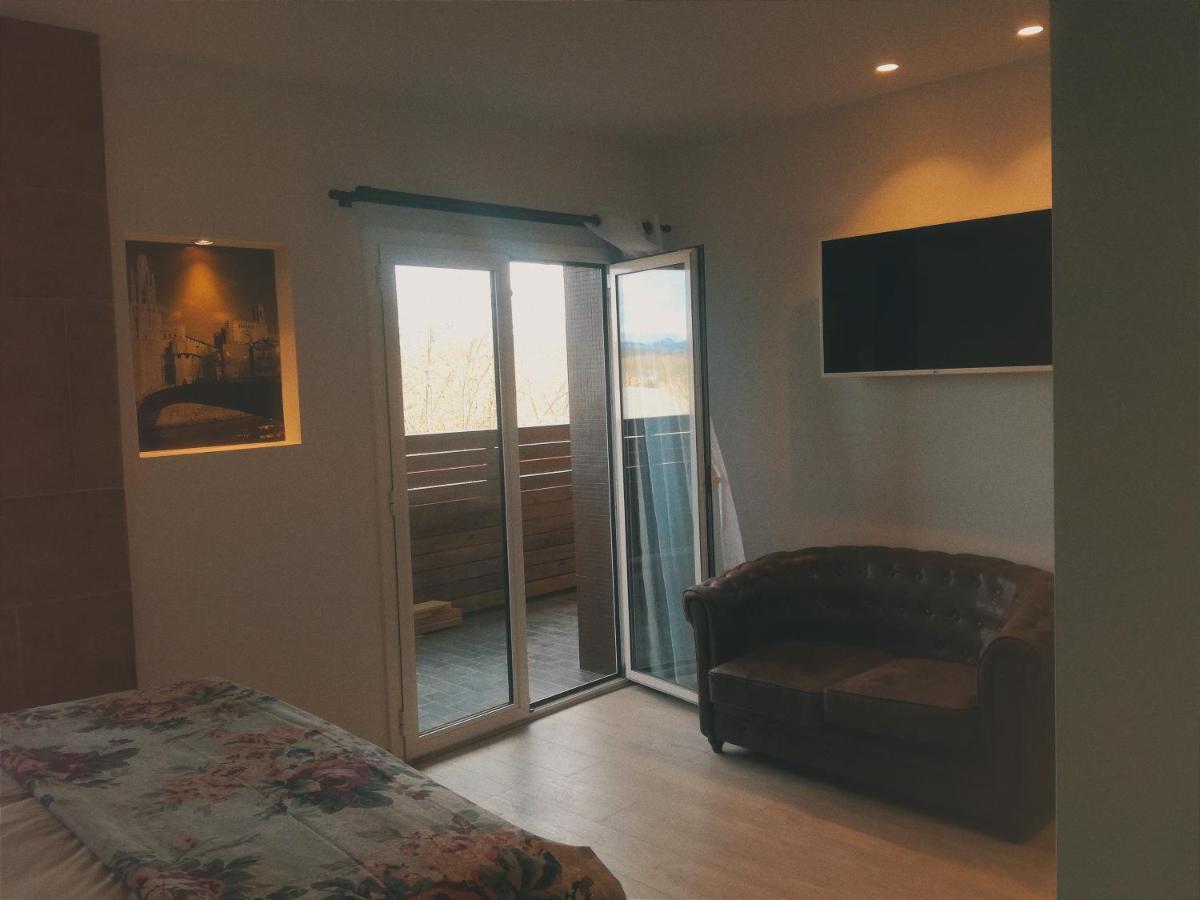 Turistic Girona - Piso De 1, 2 O 3 Habitaciones Exterior photo
