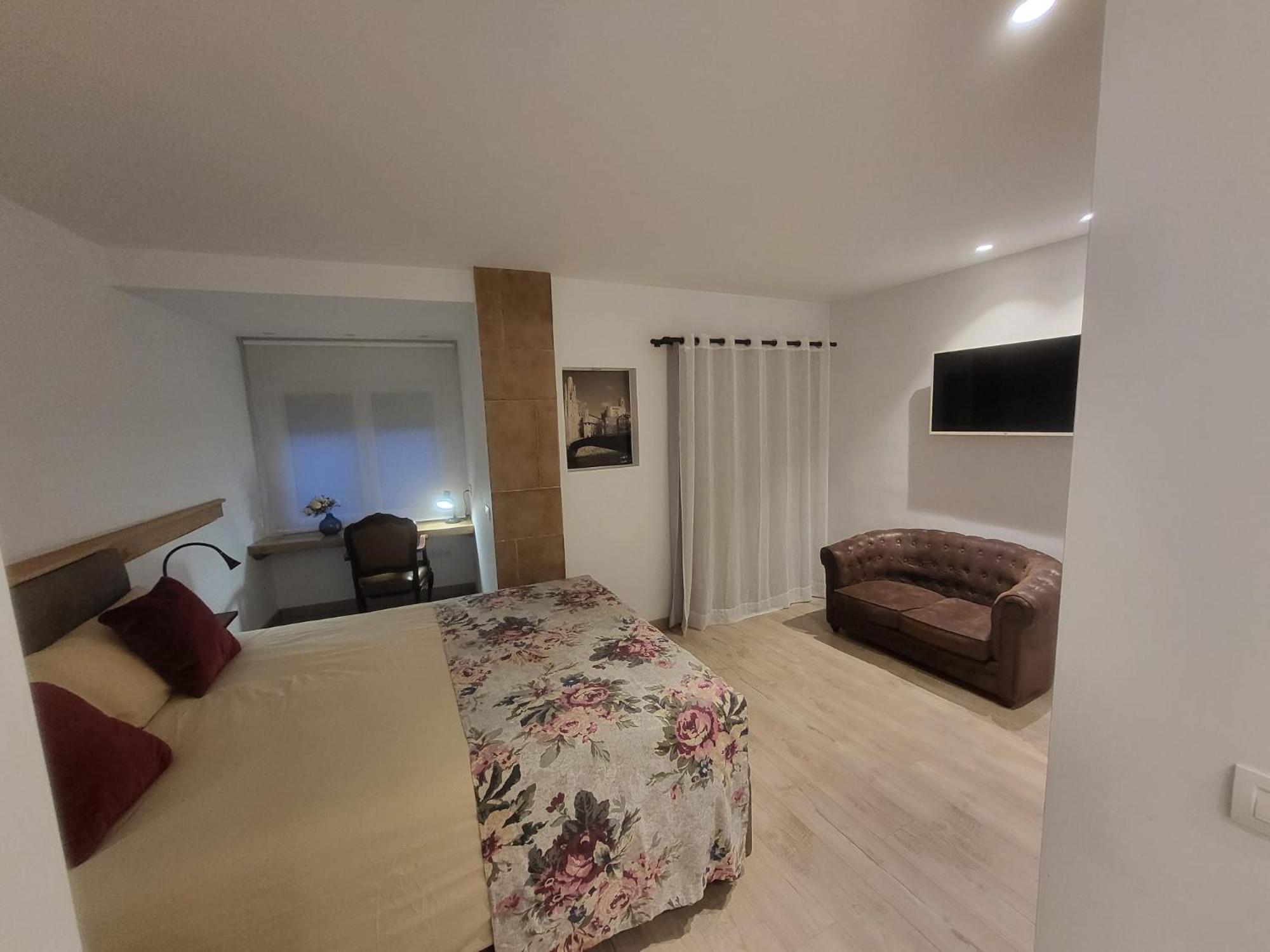 Turistic Girona - Piso De 1, 2 O 3 Habitaciones Exterior photo